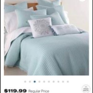 Brand new! Full / queen quilt.